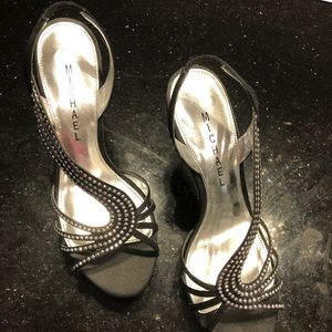 6-1/2 never worn cocktail shoes. Medium heel.